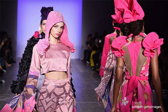 Tampil di New York Fashion Week 2019, Koleksi 2Madison Avenue Eksplor Keindahan Kain Ulos