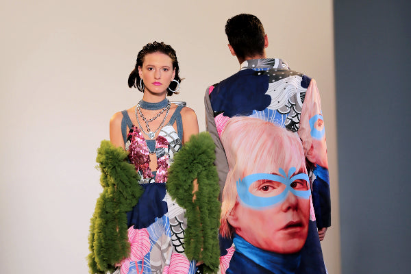 Designer Indonesia Pakai Karung Bekas ke New York Fashion Week
