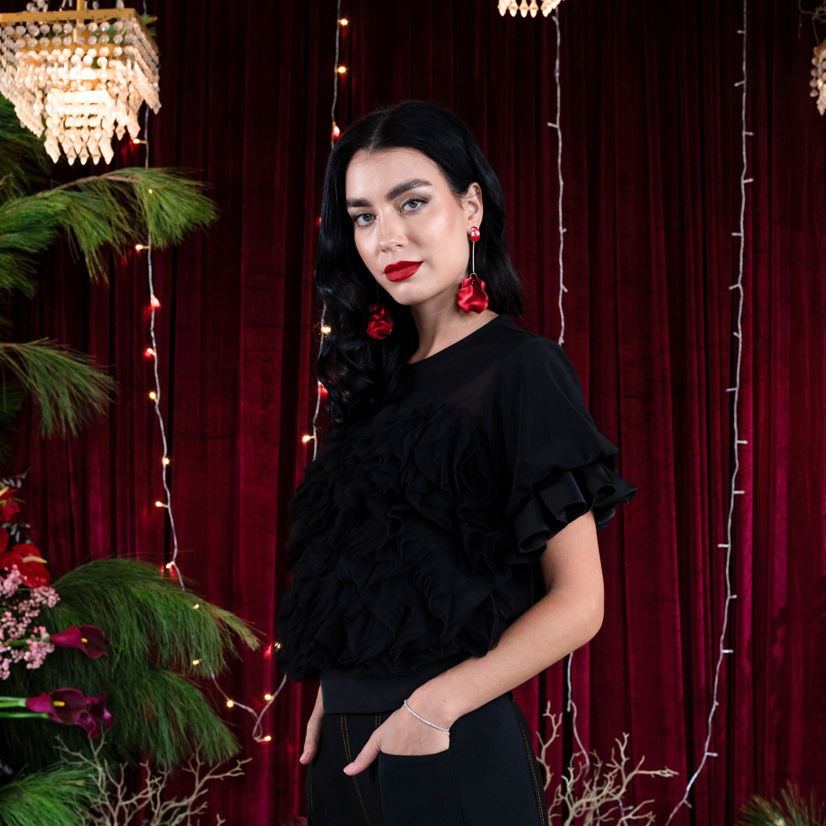 Signature Black Stage Top - 2MADISONAVENUE.COM